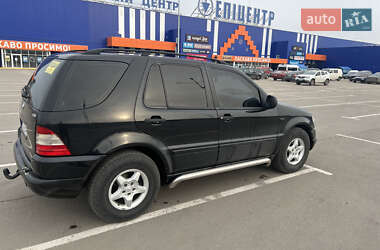 Позашляховик / Кросовер Mercedes-Benz M-Class 2001 в 