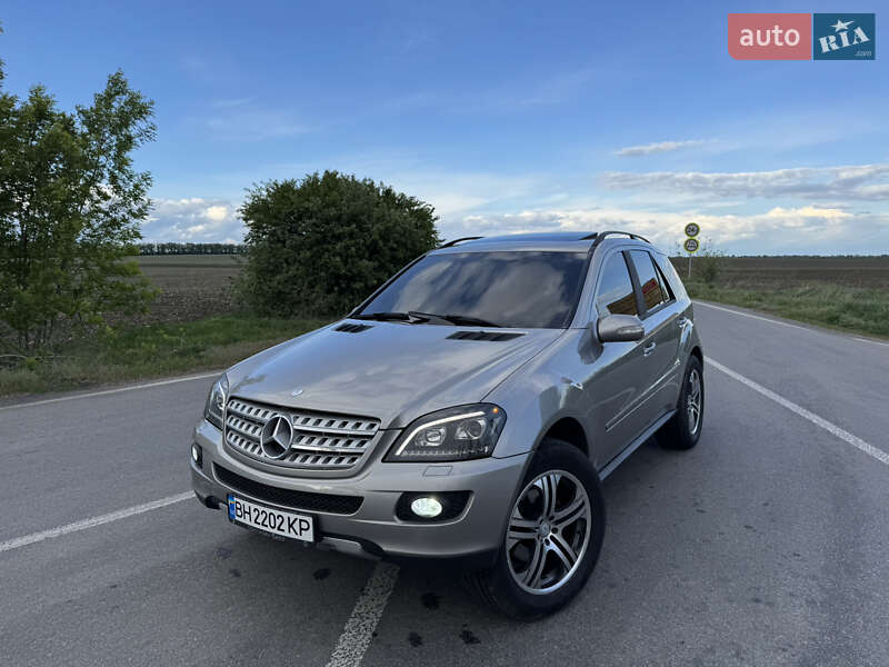 Позашляховик / Кросовер Mercedes-Benz M-Class 2005 в 