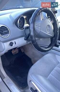 Позашляховик / Кросовер Mercedes-Benz M-Class 2006 в 