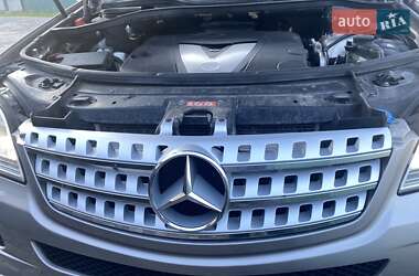 Позашляховик / Кросовер Mercedes-Benz M-Class 2006 в 