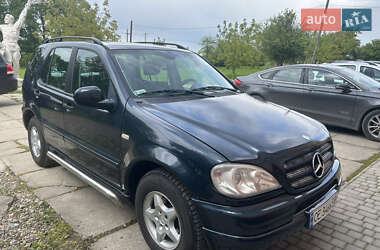 Позашляховик / Кросовер Mercedes-Benz M-Class 2001 в Чернівцях