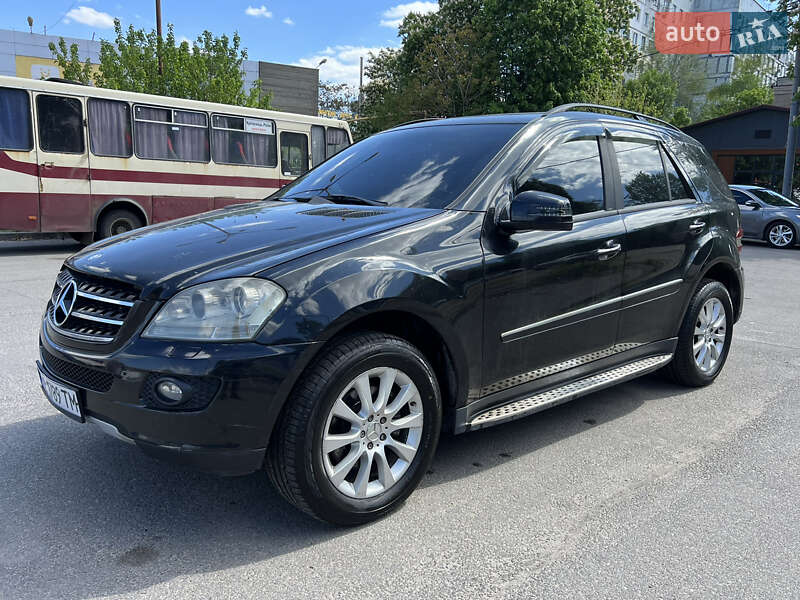 Внедорожник / Кроссовер Mercedes-Benz M-Class 2006 в 