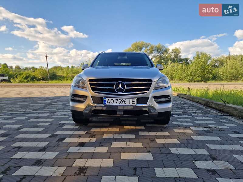 Позашляховик / Кросовер Mercedes-Benz M-Class 2011 в 
