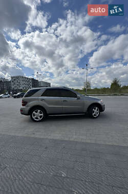 Позашляховик / Кросовер Mercedes-Benz M-Class 2011 в 