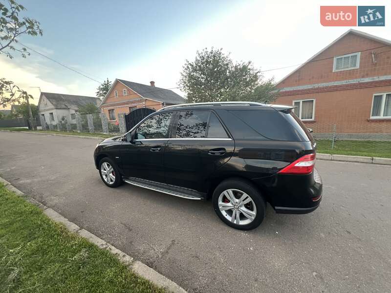 Внедорожник / Кроссовер Mercedes-Benz M-Class 2011 в Ровно