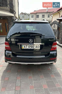 Внедорожник / Кроссовер Mercedes-Benz M-Class 2011 в 