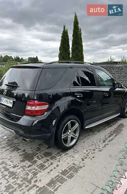 Внедорожник / Кроссовер Mercedes-Benz M-Class 2005 в 
