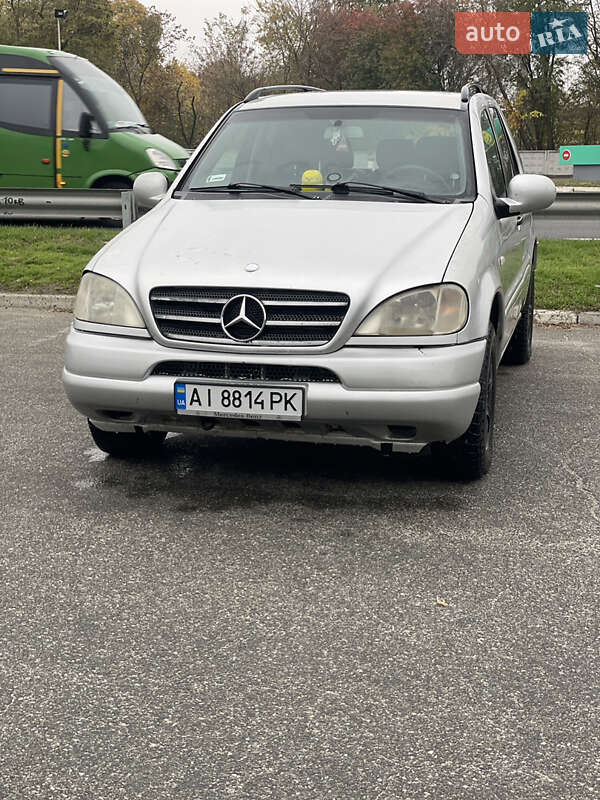 Mercedes-Benz M-Class 2000