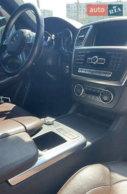 Позашляховик / Кросовер Mercedes-Benz M-Class 2011 в 