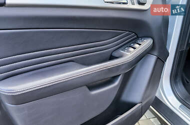 Позашляховик / Кросовер Mercedes-Benz M-Class 2013 в 