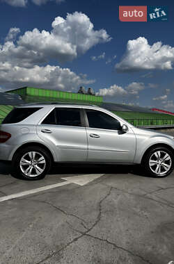 Внедорожник / Кроссовер Mercedes-Benz M-Class 2010 в 