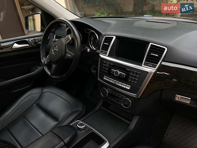 Внедорожник / Кроссовер Mercedes-Benz M-Class 2011 в Одессе