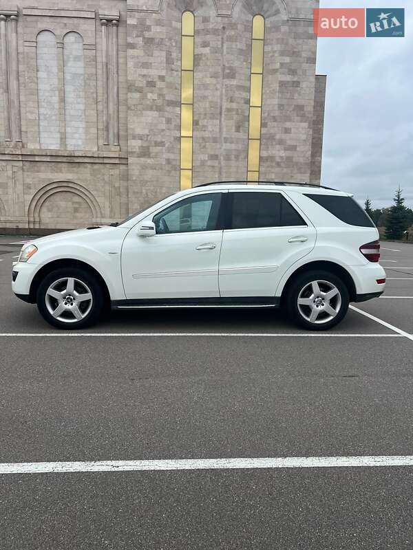 Внедорожник / Кроссовер Mercedes-Benz M-Class 2010 в Тростянце