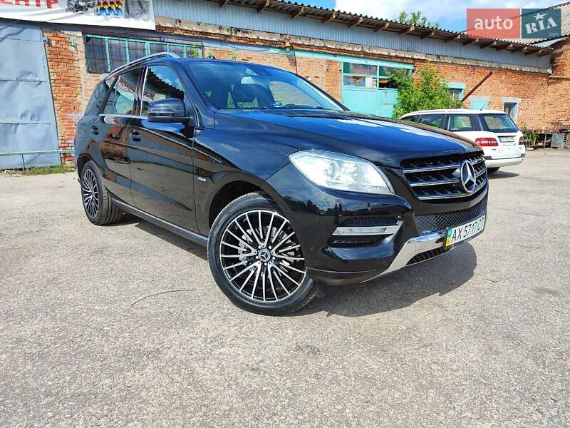 Внедорожник / Кроссовер Mercedes-Benz M-Class 2012 в 