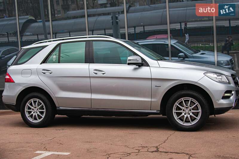 Внедорожник / Кроссовер Mercedes-Benz M-Class 2012 в Киеве