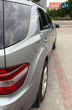 Внедорожник / Кроссовер Mercedes-Benz M-Class 2011 в 