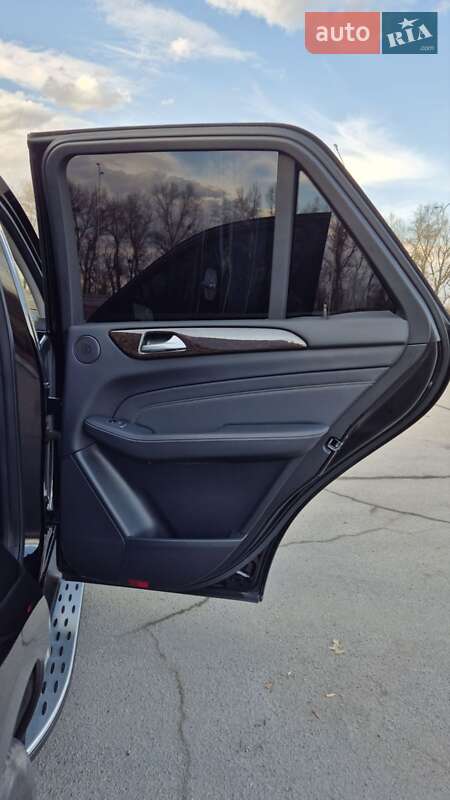 Внедорожник / Кроссовер Mercedes-Benz M-Class 2011 в Полтаве