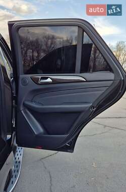 Внедорожник / Кроссовер Mercedes-Benz M-Class 2011 в 