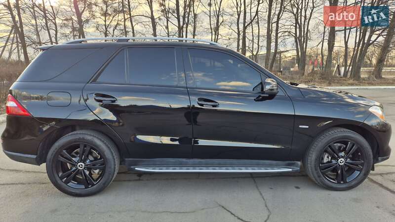 Внедорожник / Кроссовер Mercedes-Benz M-Class 2011 в Полтаве