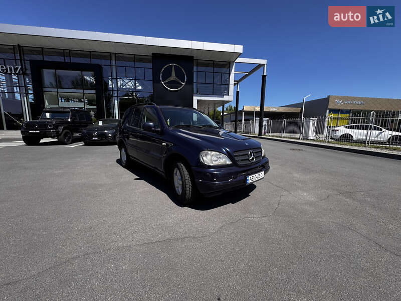 Внедорожник / Кроссовер Mercedes-Benz M-Class 2000 в 