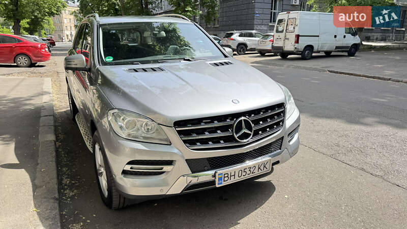 Позашляховик / Кросовер Mercedes-Benz M-Class 2012 в 