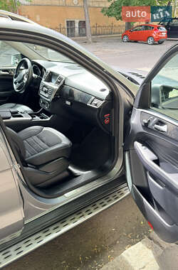 Позашляховик / Кросовер Mercedes-Benz M-Class 2012 в 
