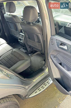 Позашляховик / Кросовер Mercedes-Benz M-Class 2012 в 