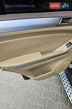 Позашляховик / Кросовер Mercedes-Benz M-Class 2006 в 