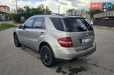 Внедорожник / Кроссовер Mercedes-Benz M-Class 2006 в 