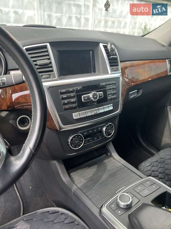 Внедорожник / Кроссовер Mercedes-Benz M-Class 2013 в Киеве