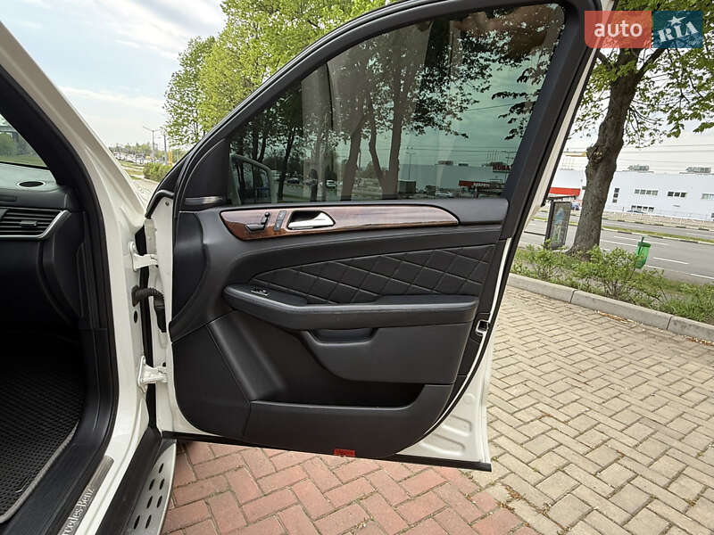 Внедорожник / Кроссовер Mercedes-Benz M-Class 2012 в Харькове
