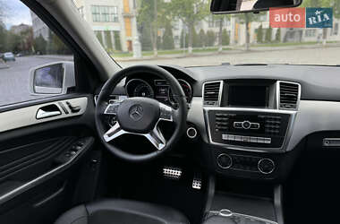 Позашляховик / Кросовер Mercedes-Benz M-Class 2013 в 