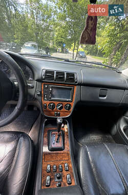 Внедорожник / Кроссовер Mercedes-Benz M-Class 2001 в 