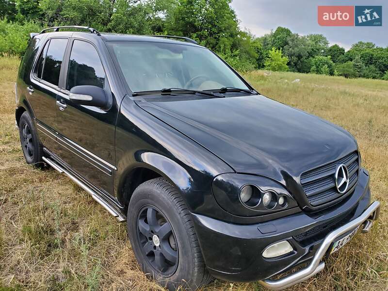 Mercedes-Benz M-Class 2001
