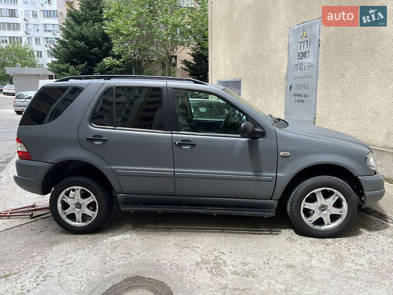 Внедорожник / Кроссовер Mercedes-Benz M-Class 2001 в Одессе