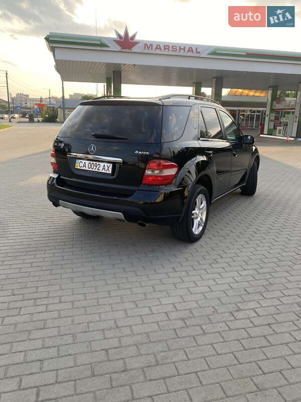 Внедорожник / Кроссовер Mercedes-Benz M-Class 2006 в 