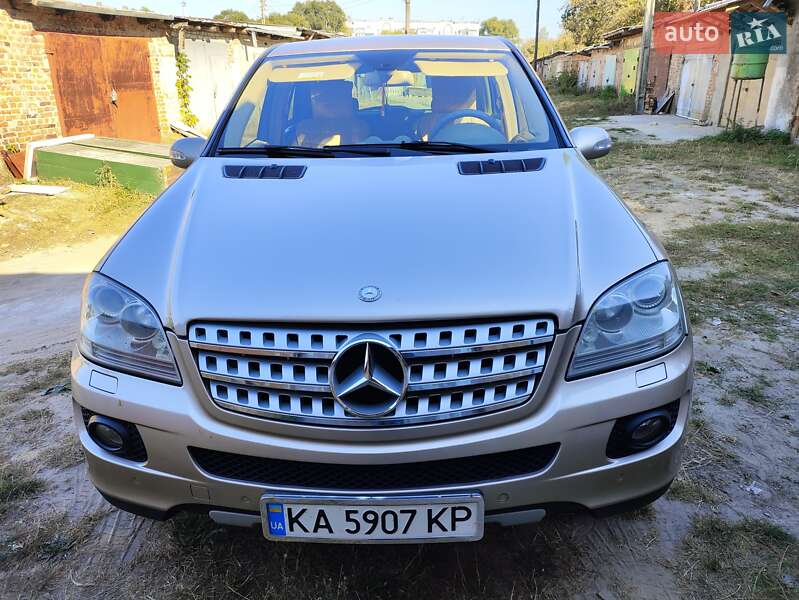 Внедорожник / Кроссовер Mercedes-Benz M-Class 2006 в 