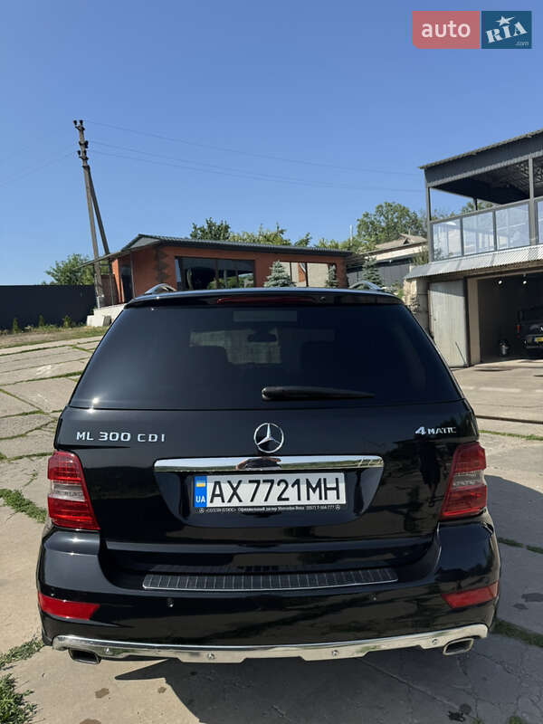 Внедорожник / Кроссовер Mercedes-Benz M-Class 2010 в Богодухове