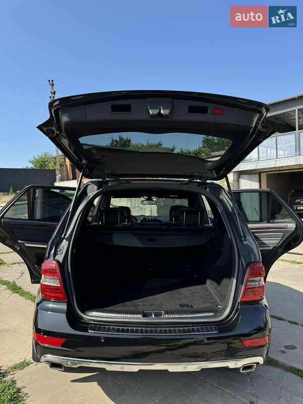 Внедорожник / Кроссовер Mercedes-Benz M-Class 2010 в Богодухове