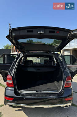Внедорожник / Кроссовер Mercedes-Benz M-Class 2010 в 