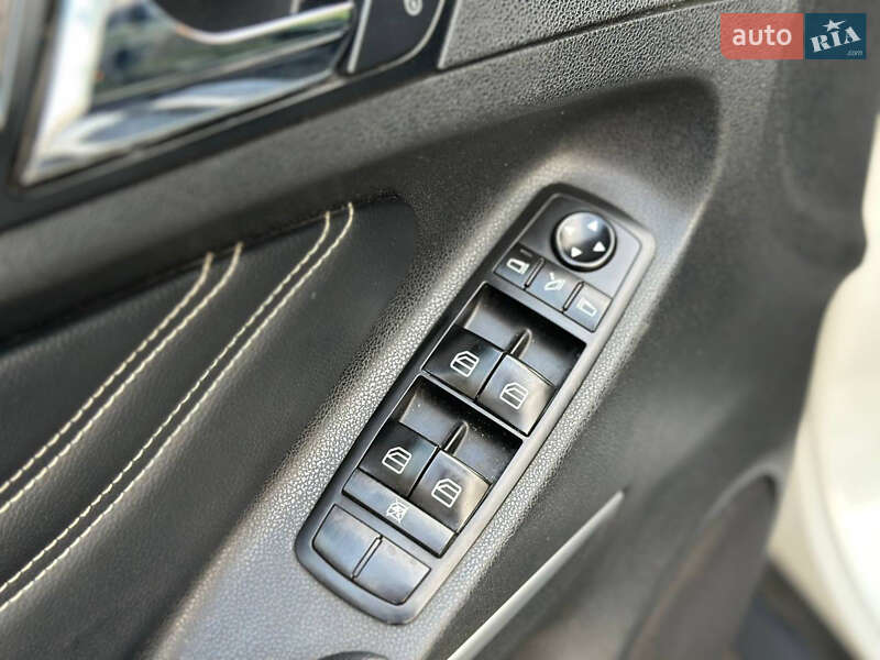 Внедорожник / Кроссовер Mercedes-Benz M-Class 2010 в Черновцах