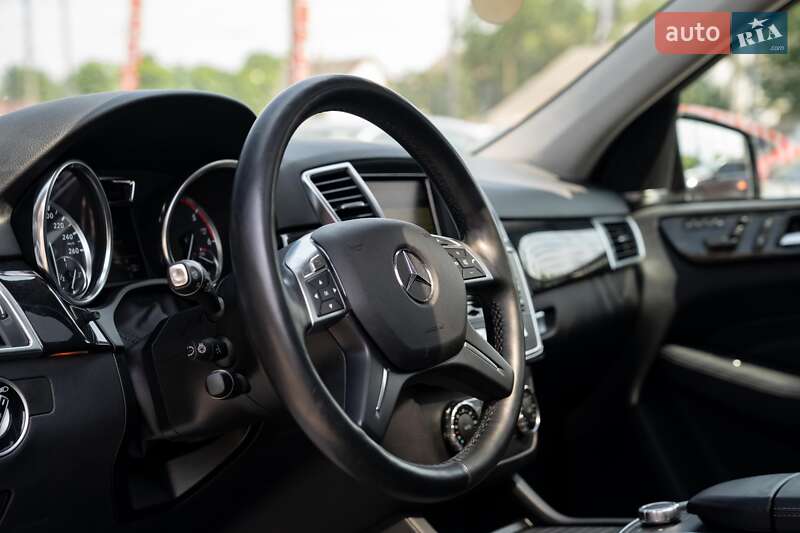 Внедорожник / Кроссовер Mercedes-Benz M-Class 2012 в Черновцах