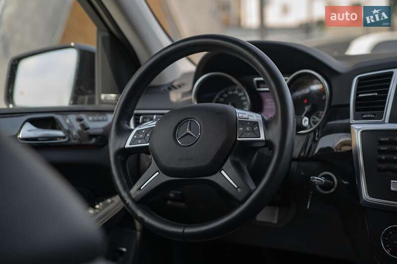 Внедорожник / Кроссовер Mercedes-Benz M-Class 2012 в Черновцах