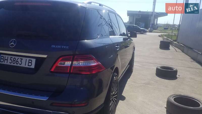 Внедорожник / Кроссовер Mercedes-Benz M-Class 2012 в Одессе