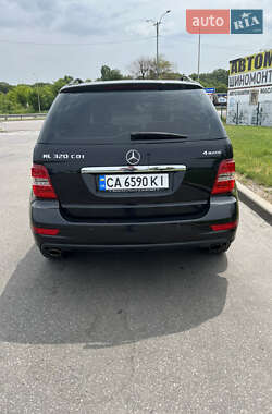 Внедорожник / Кроссовер Mercedes-Benz M-Class 2009 в 