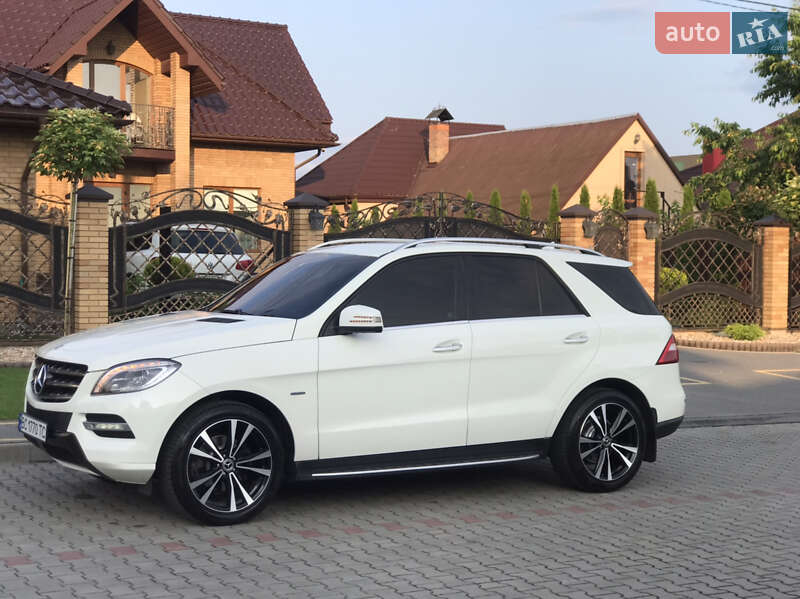 Позашляховик / Кросовер Mercedes-Benz M-Class 2012 в Луцьку