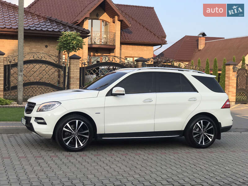 Позашляховик / Кросовер Mercedes-Benz M-Class 2012 в Луцьку