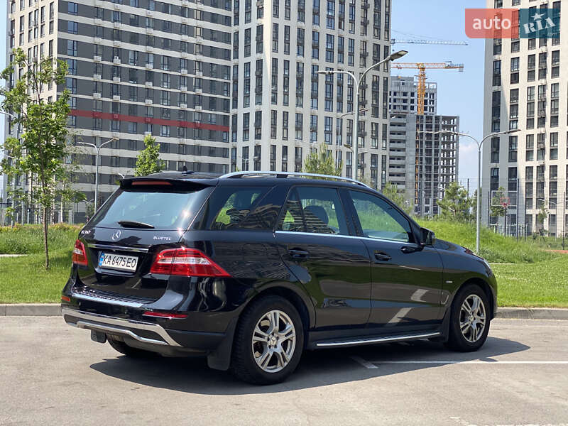 Внедорожник / Кроссовер Mercedes-Benz M-Class 2011 в Киеве
