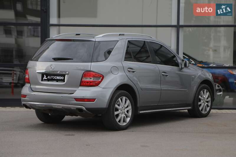 Позашляховик / Кросовер Mercedes-Benz M-Class 2011 в Харкові