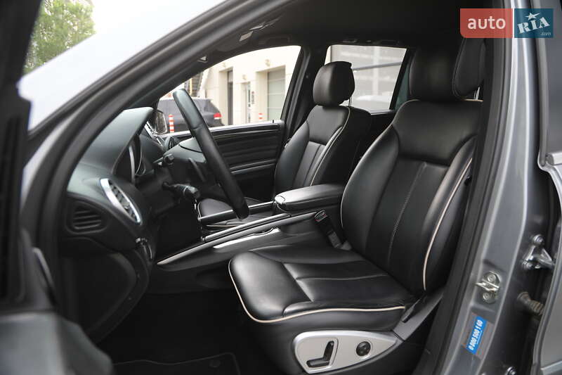 Позашляховик / Кросовер Mercedes-Benz M-Class 2011 в Харкові